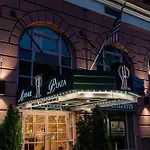 The Avenue Plaza