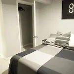 Cozy 2 Bedroom In A Lovely Forest Hills Neighborhood