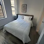 Luxury 1 Bd Unit In Financial District