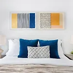 350-1A Gramercy New 1Br Sleeps3 Newly Furnished