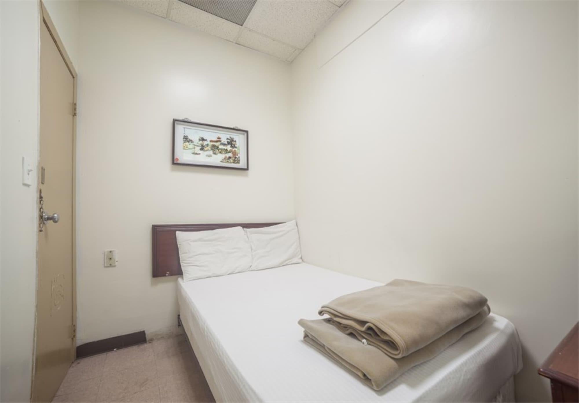 Bowery Grand Hostel