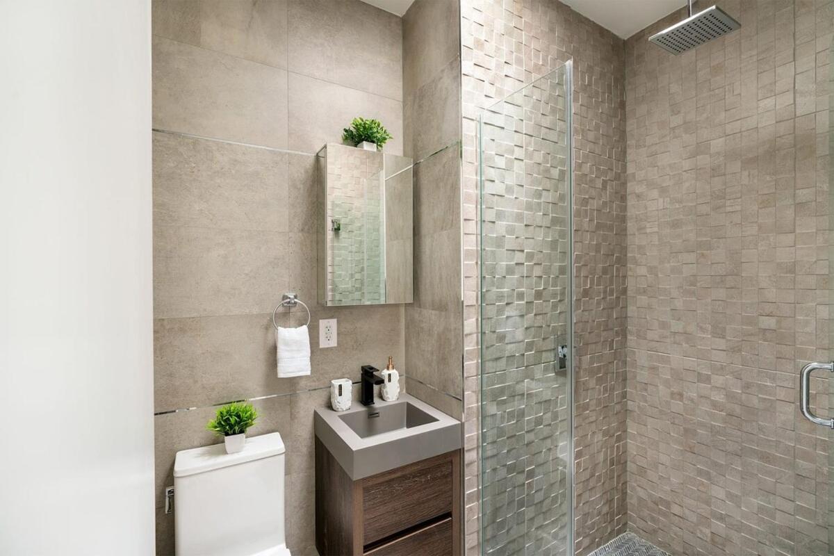 Apartment 48-5fe Brand New 2br In Prime Midtown New York