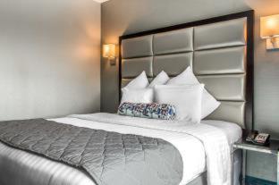 Hotel Umbrella Bronx *