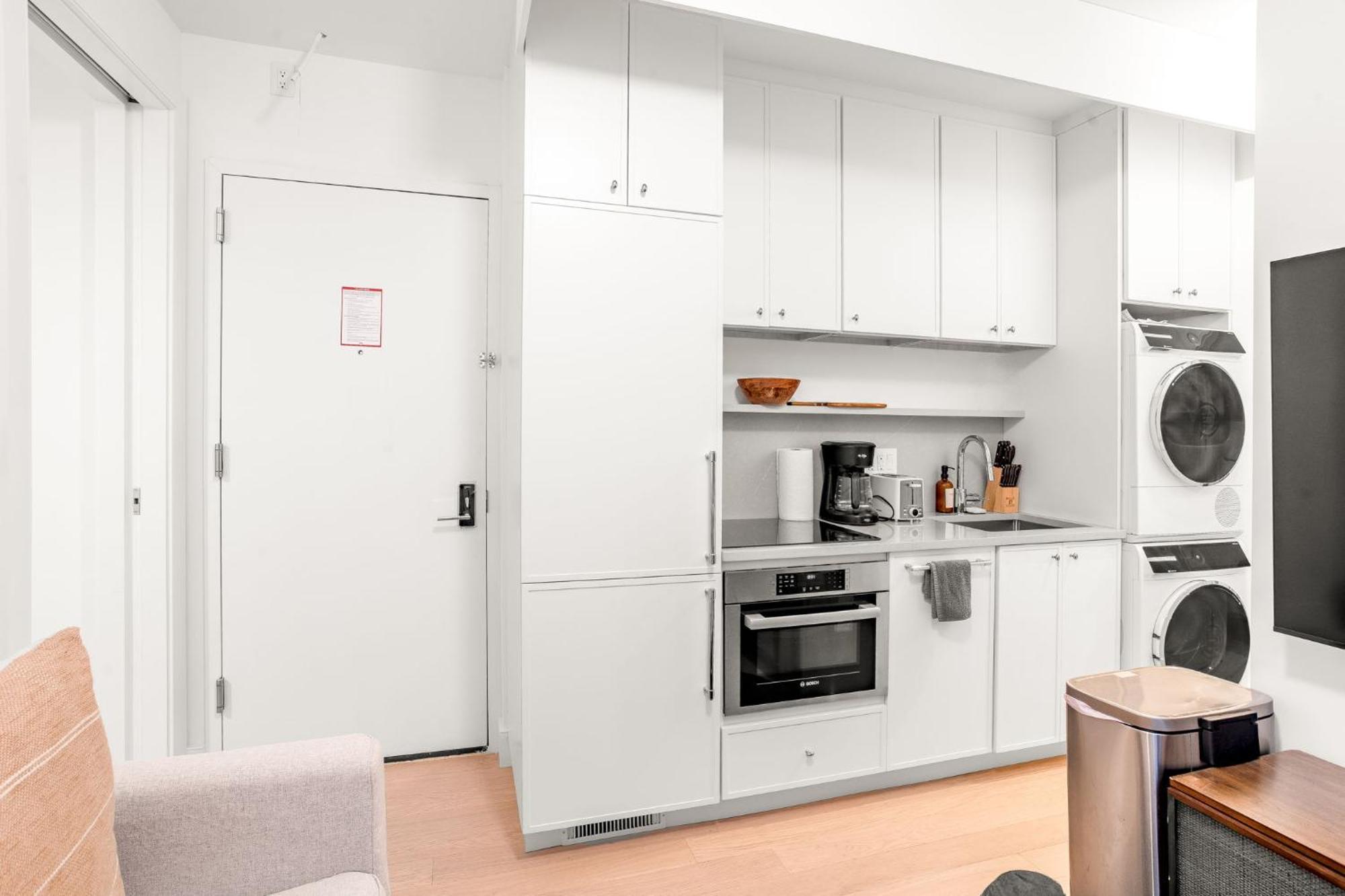 Stylish 2br 1bath Escape Located Near Washington Square Park And Greenwich Village