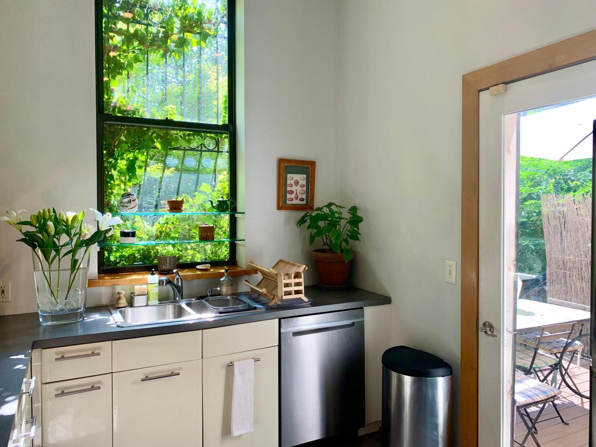 2 Bedrooms With A Private Bathroom In Lovely *