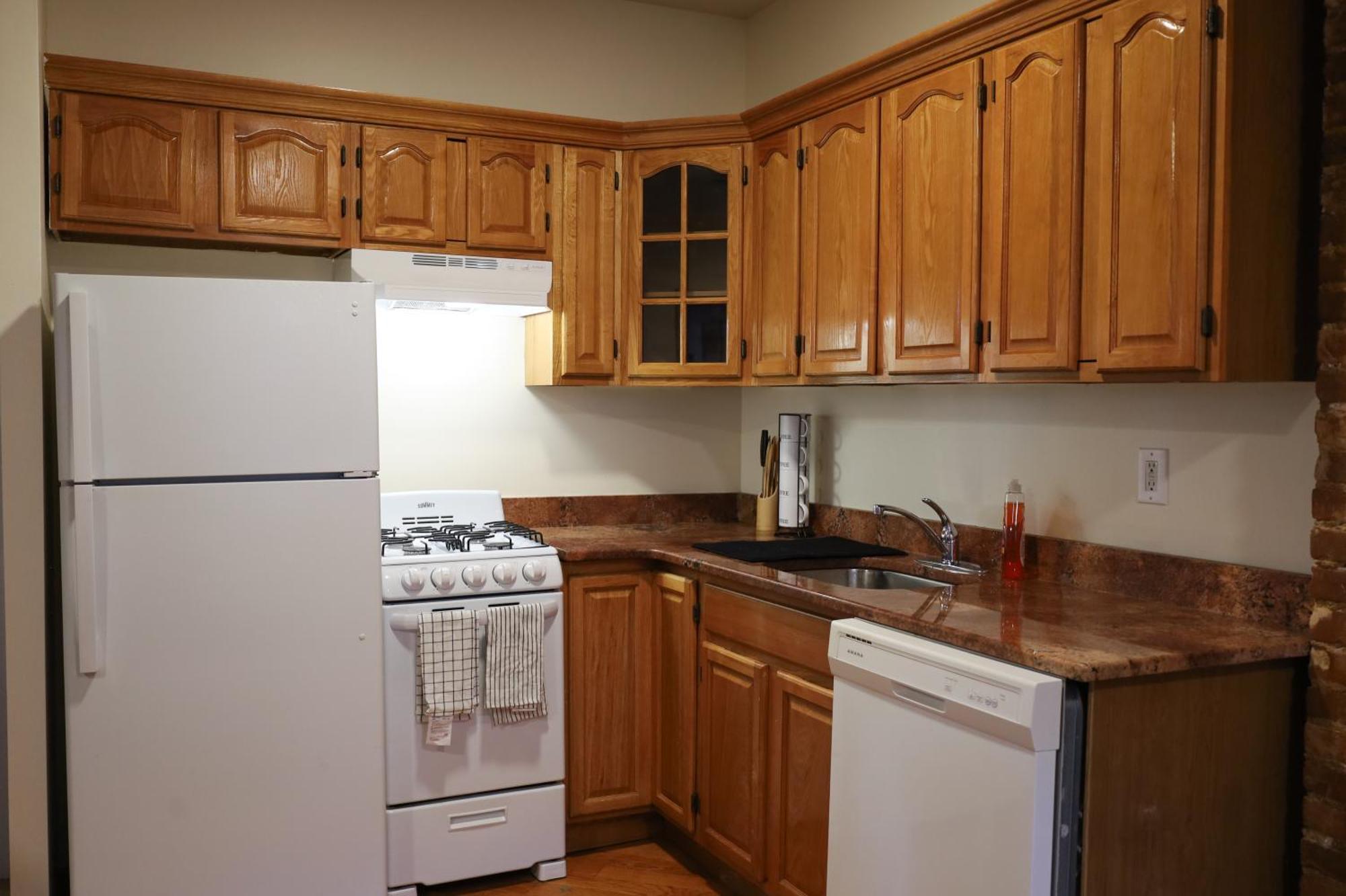 Family Friendly 4br 2ba In Prime Nyc Location Apartment *