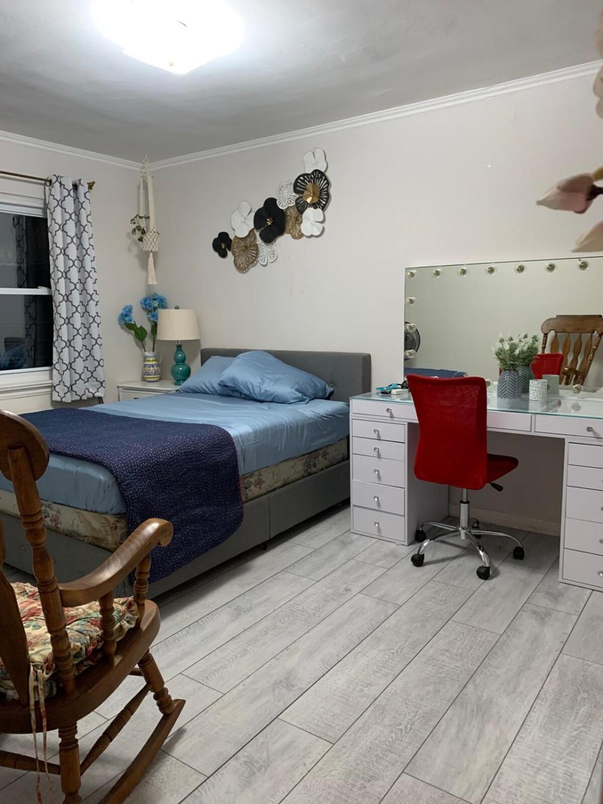 Cheerful 2 Bed In Heart Of Queens