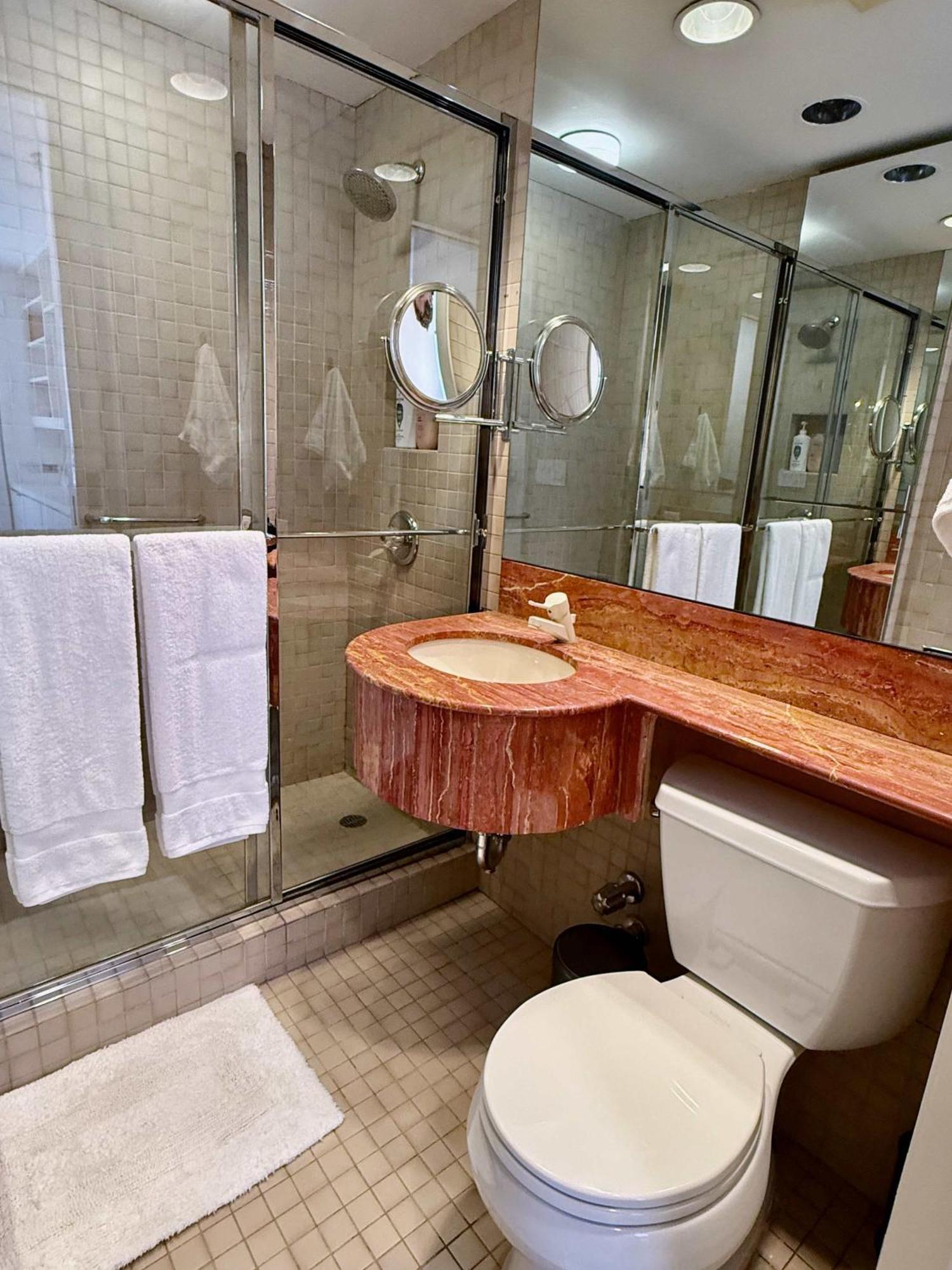 Private Beautiful Townhome W Zen Garden Holiday home
