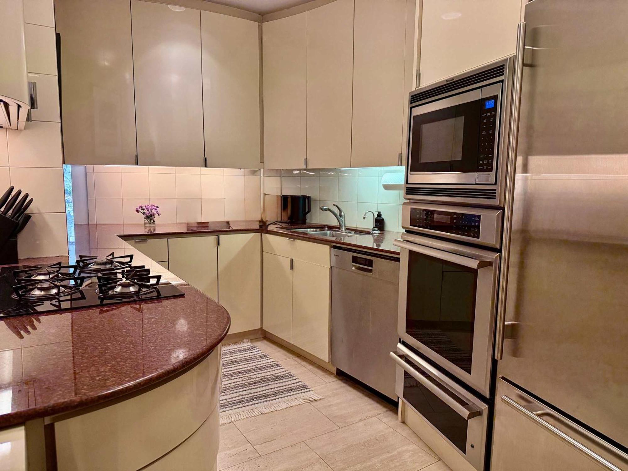 Private Beautiful Townhome W Zen Garden