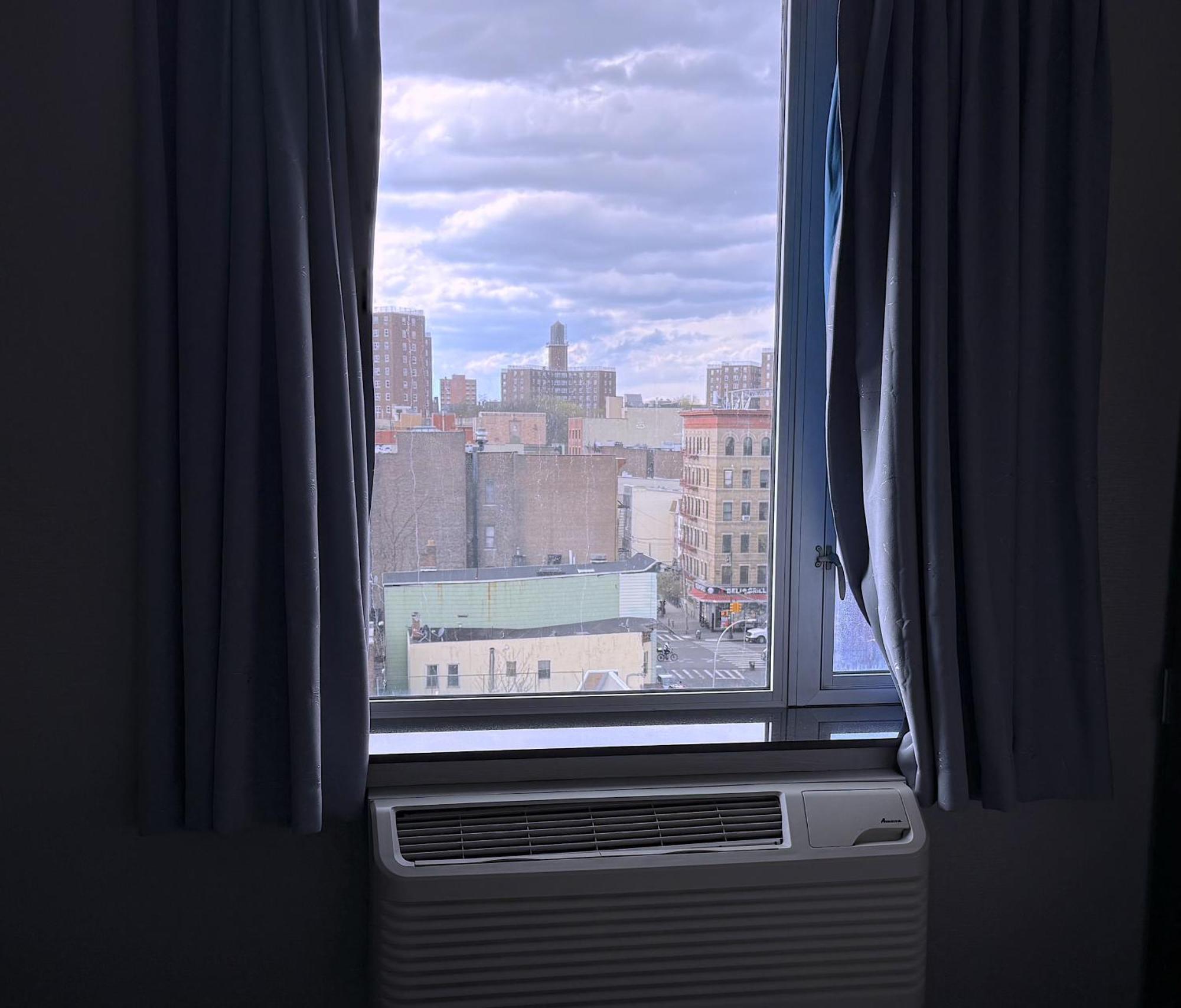 Hotel Umbrella Bronx *