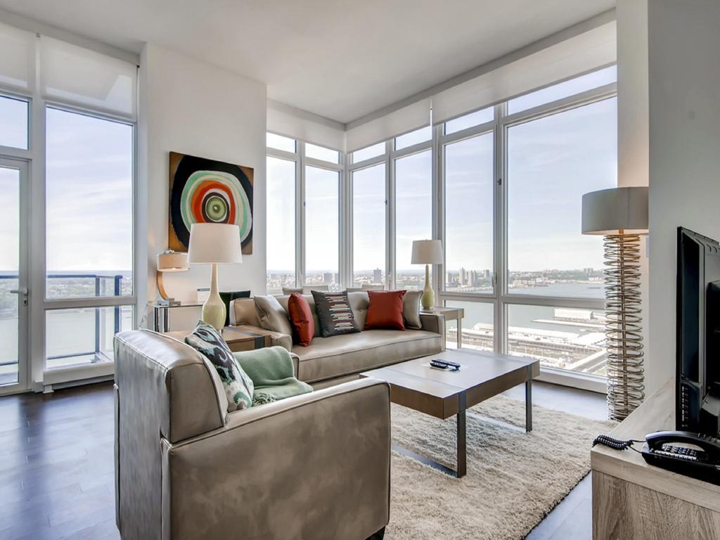 Global Luxury At Sky