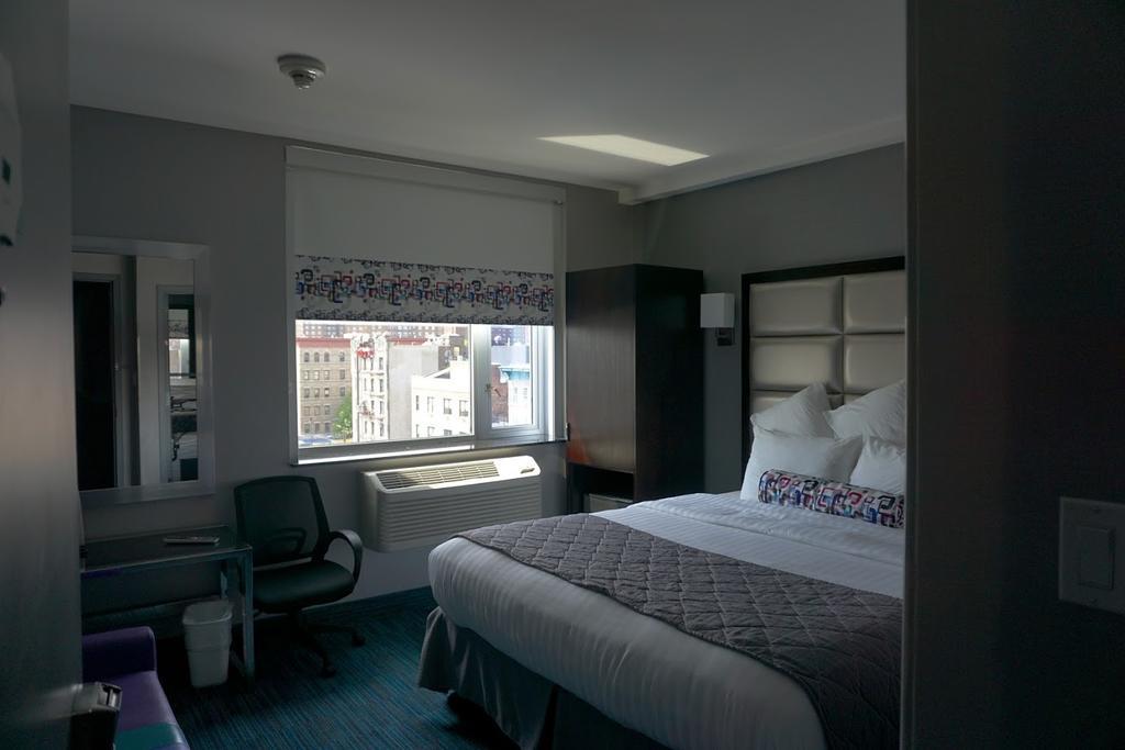 Hotel Umbrella Bronx *