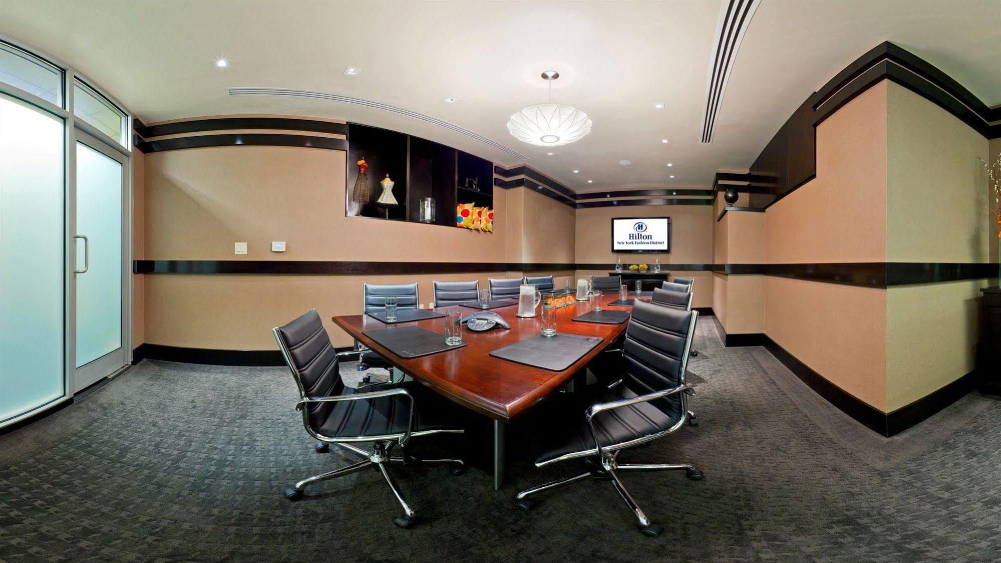 Hotel Hilton Fashion District 4*