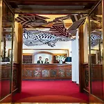 Roger Smith Hotel