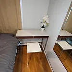 Private Room In 4 Bedroom Ground Apartment Near Subway