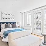 Luxe Studio With Charming Juliet Balcony