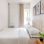 61-3C Renovated 2Br Sleeps 5 Prime Upper East