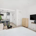 1597-4 Brand New Studio Prime Ues W&D Walk To C Park