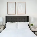 809-2A Gorgeous 1Br New W&D Modern Best Location