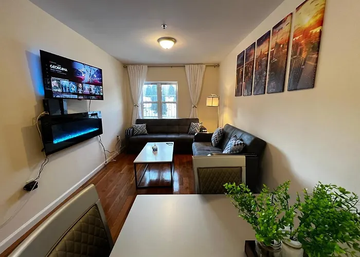 Huge Duplex 2 Bedroom-Apt Queens Nyc. A Hidden Gem