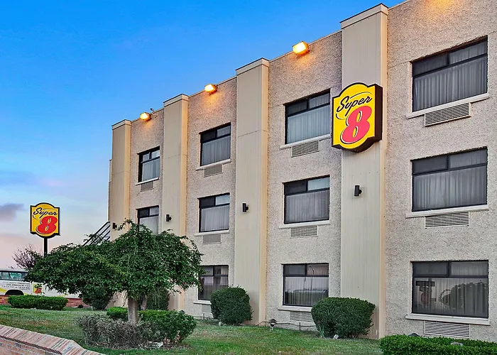 Super 8 By Wyndham Jamaica North Conduit