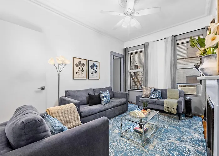 Quaint 2Br Apt Walk To Time Square
