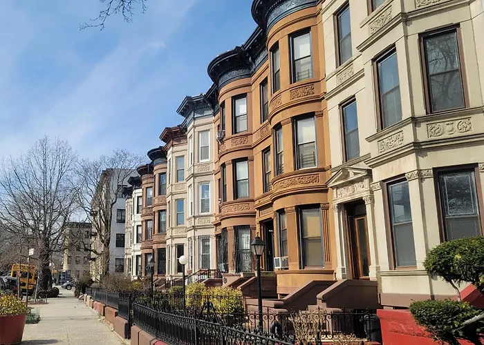 Stay In Historic Brooklyn Townhouse