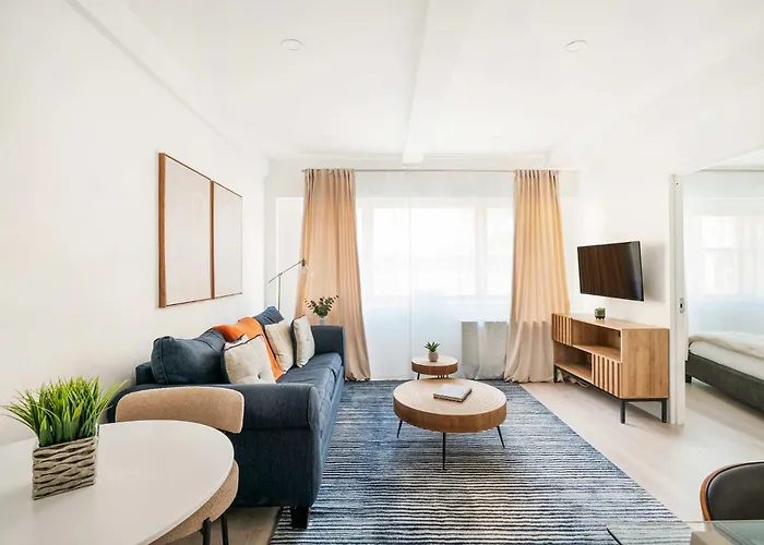 809-2A Gorgeous 1Br New W&D Modern Best Location