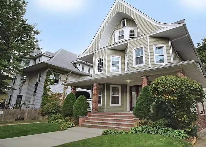 Gorgeous Victorian House!! Entire Suite In Sam\'S Home