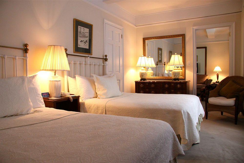 Hotel Roger Smith 3*