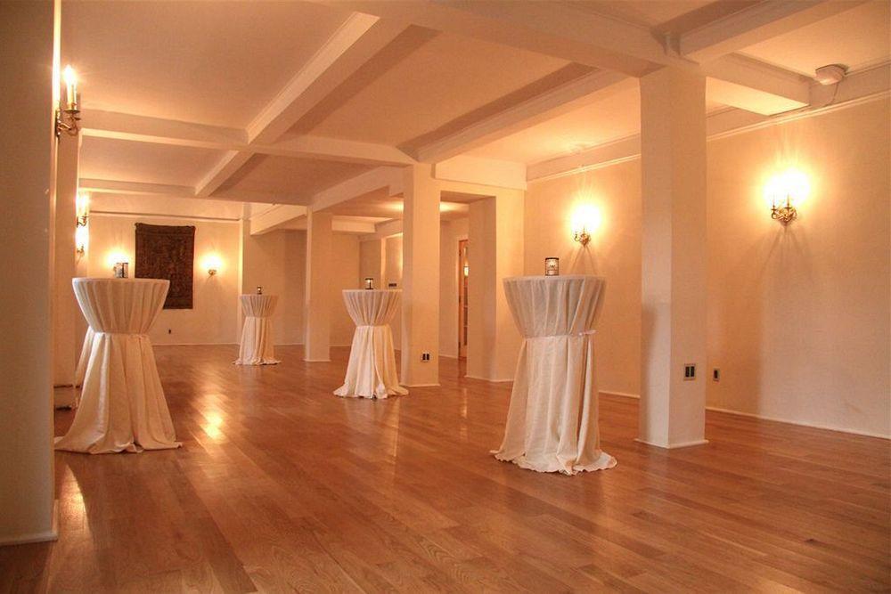 Roger Smith Hotel