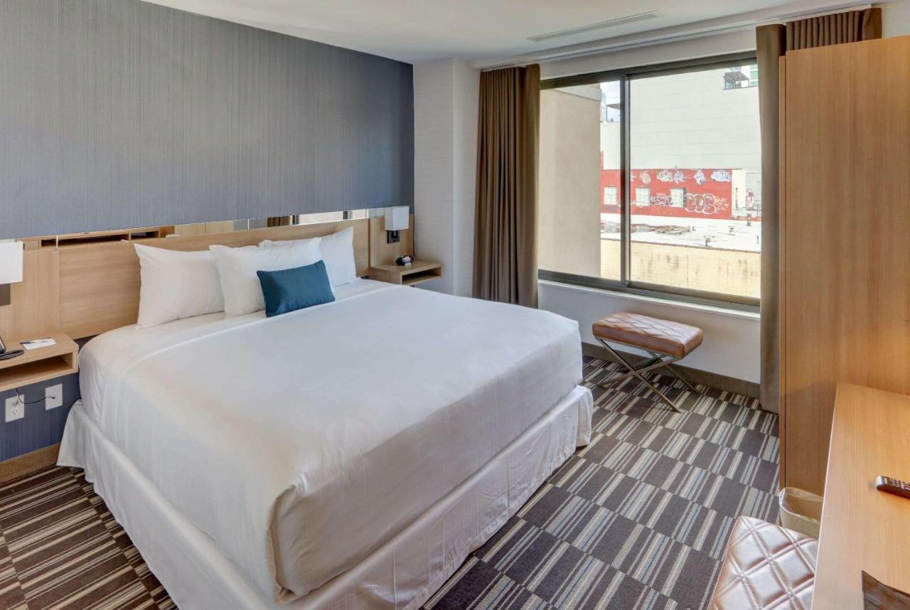 Microtel By Wyndham Long Island Hotel