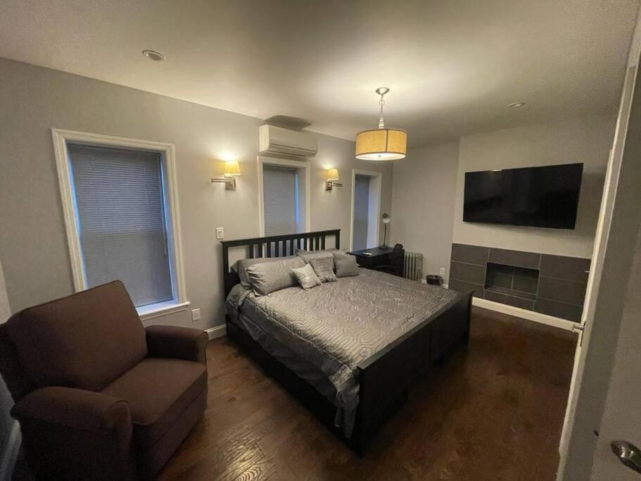 Halsey Manor: Luxurious 2-bedroom Apartment