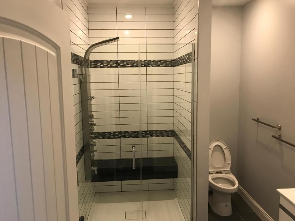 Halsey Manor: Luxurious 2-bedroom Apartment