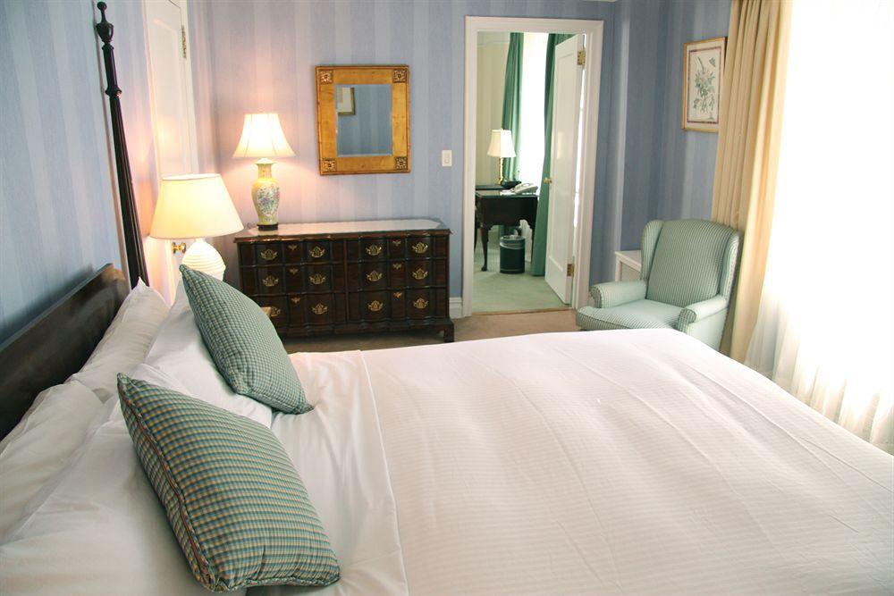 Roger Smith Hotel