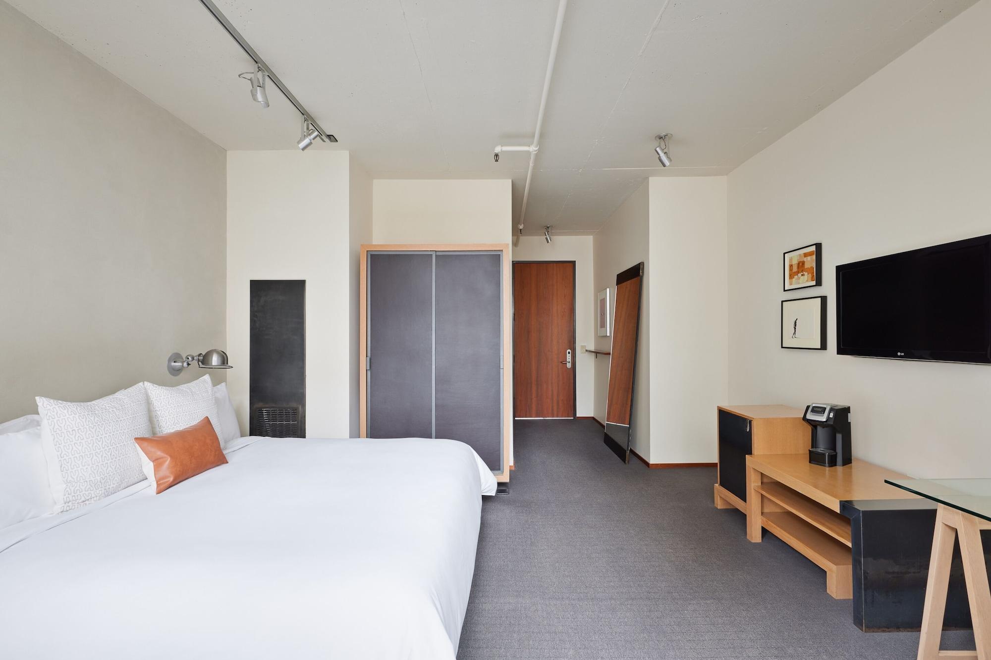 Chambers Powered By Sonder 4*