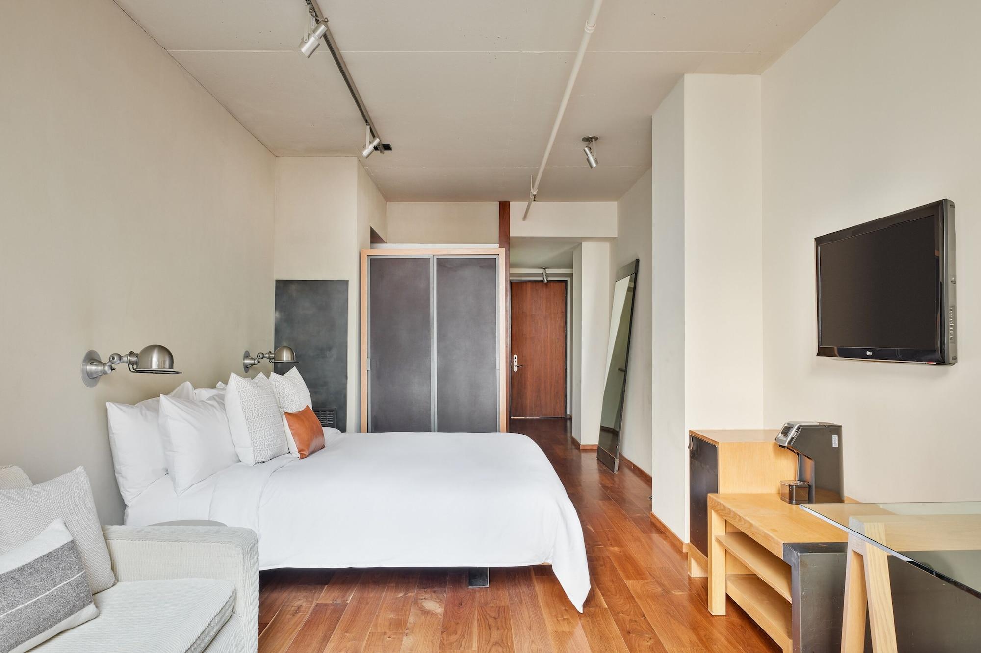 Chambers Powered By Sonder Hotel