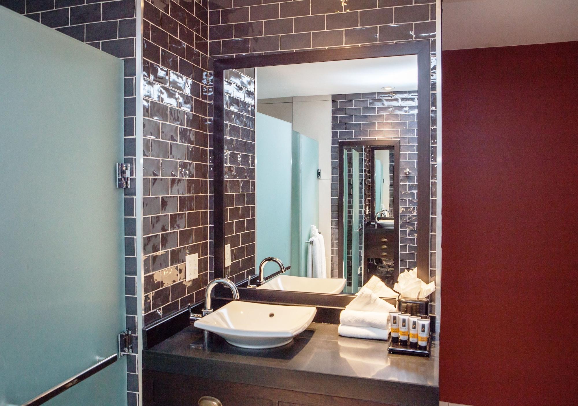 Ravel Trademark Collection By Wyndham Hotel