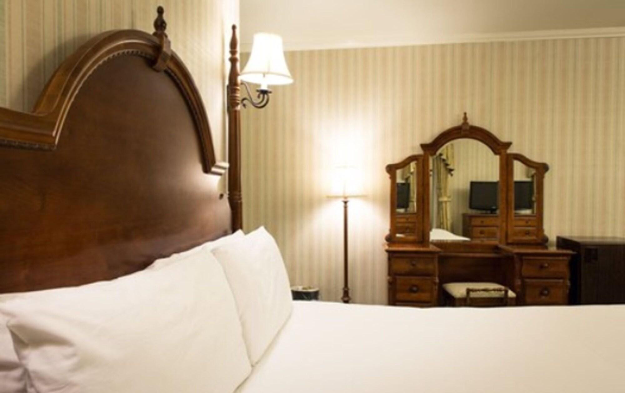 Stanford Hotel 3*