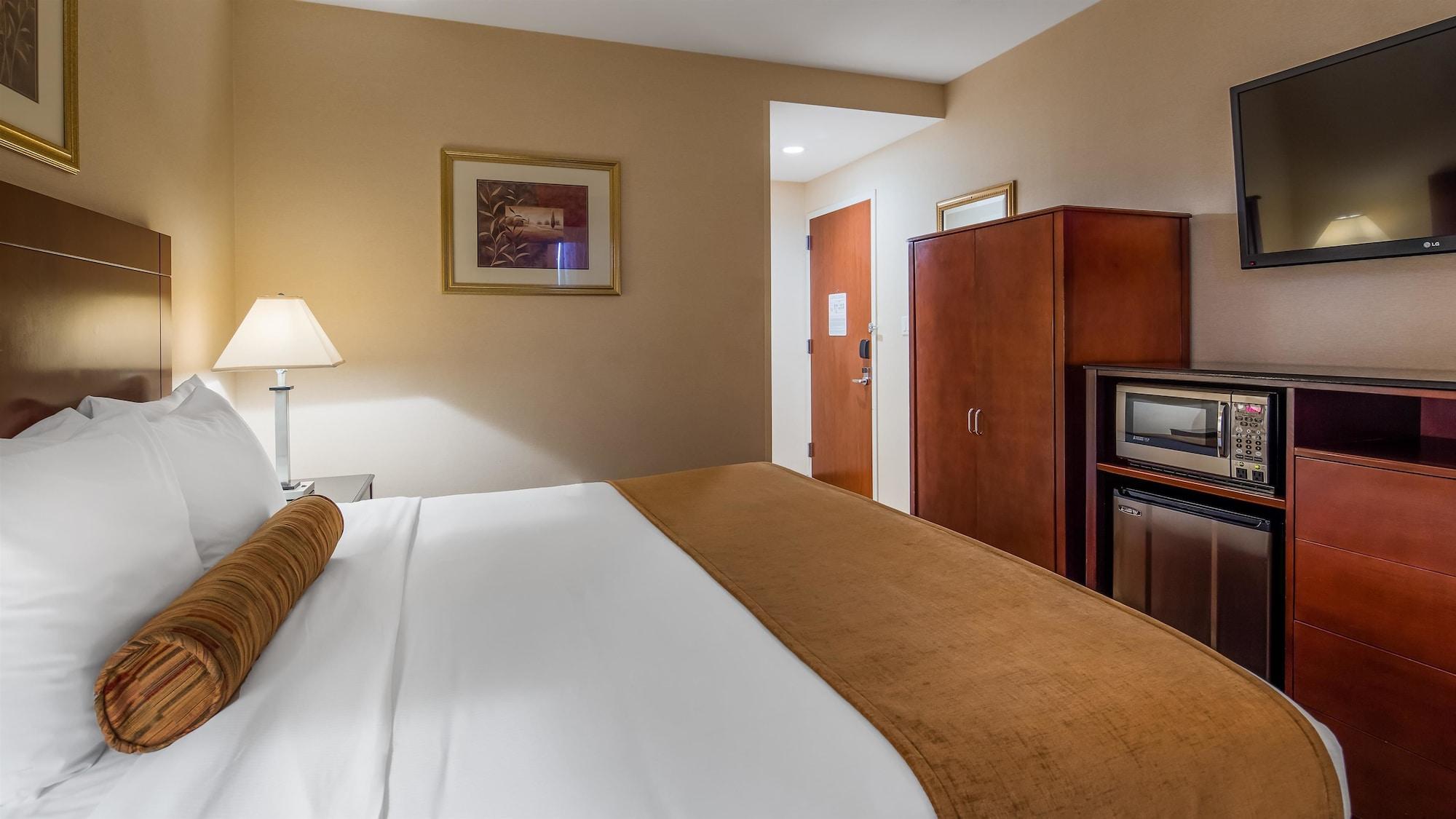 Western Arena Hotel 3*