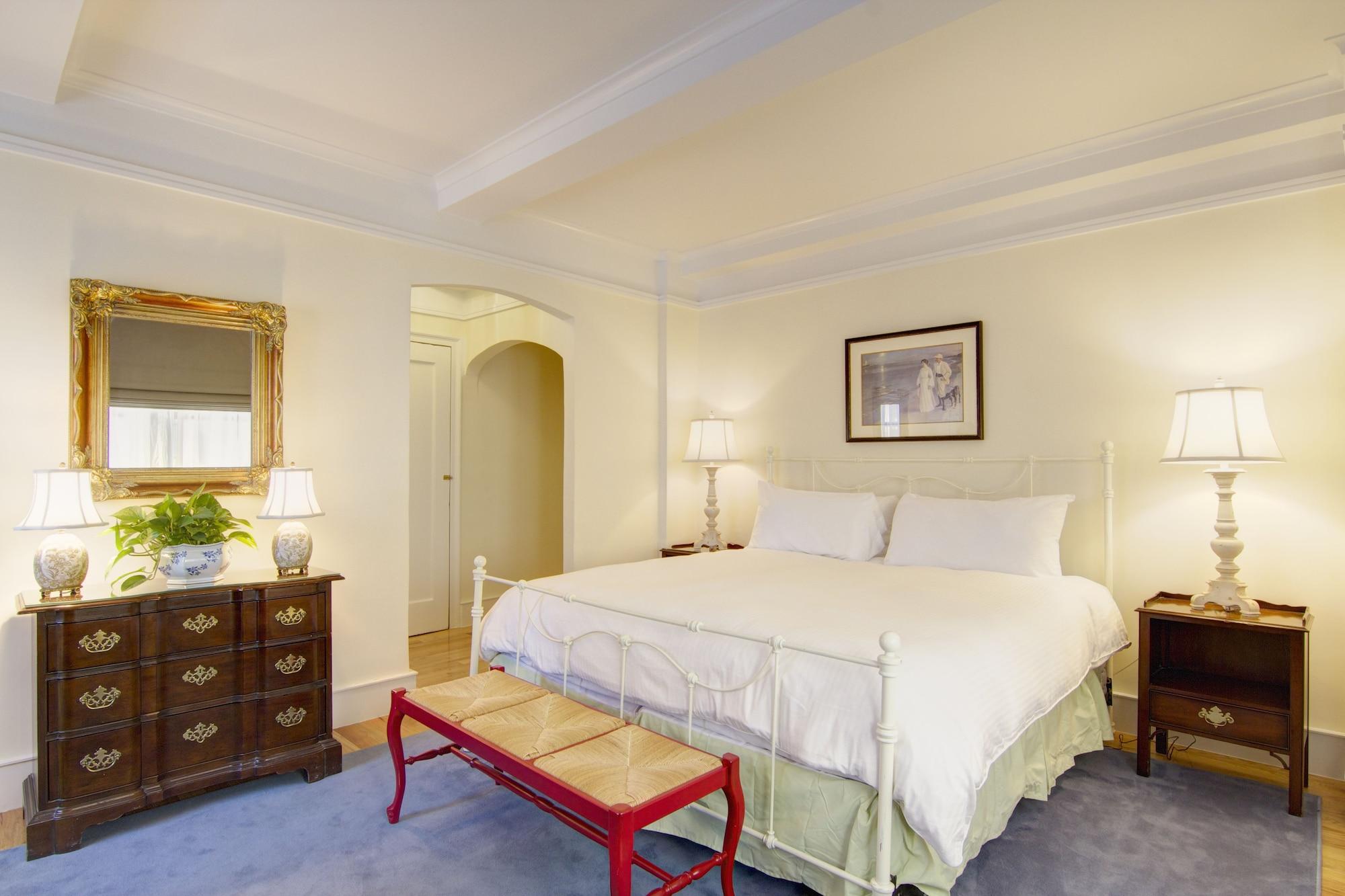 Roger Smith Hotel