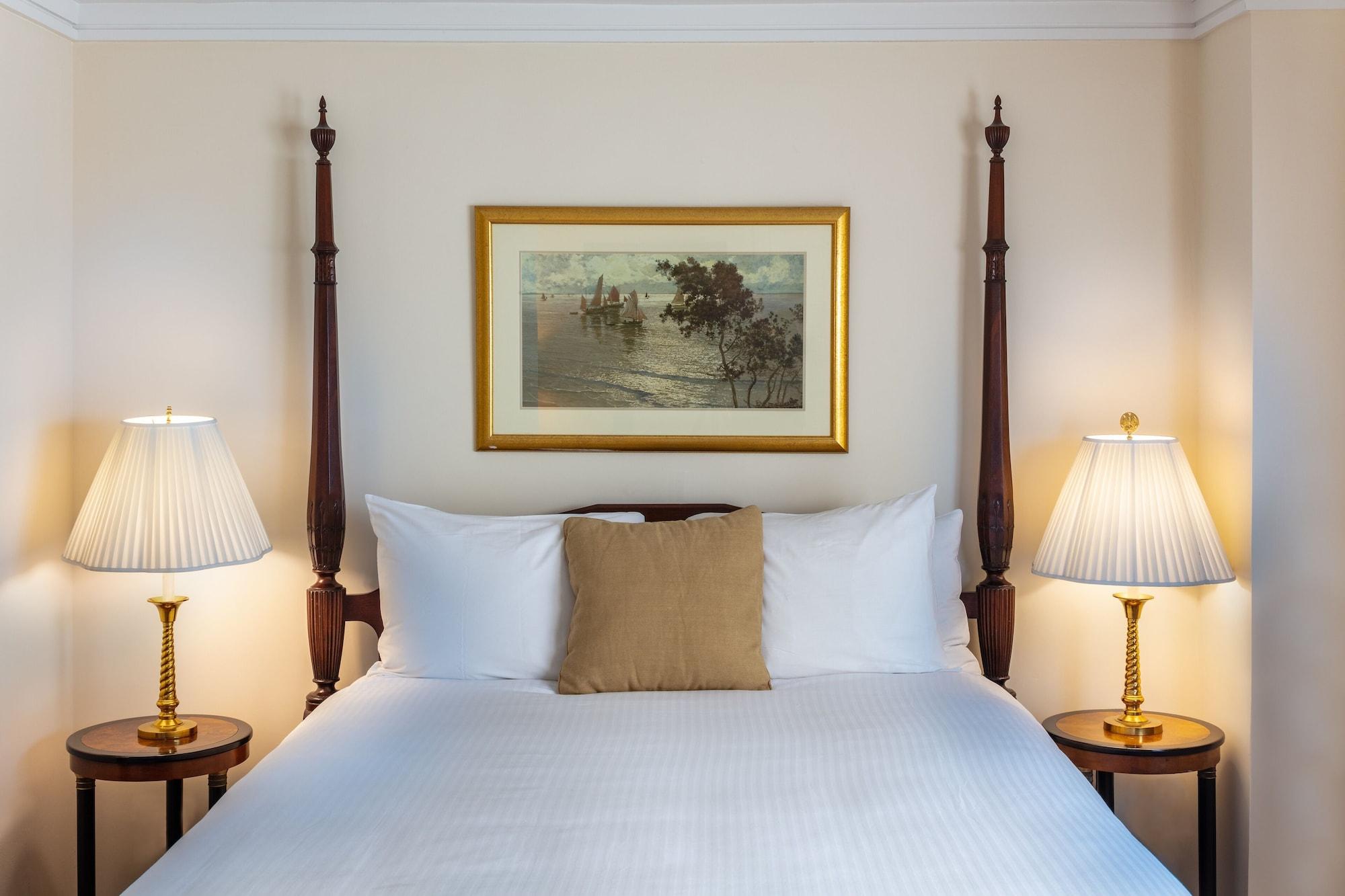 Roger Smith Hotel