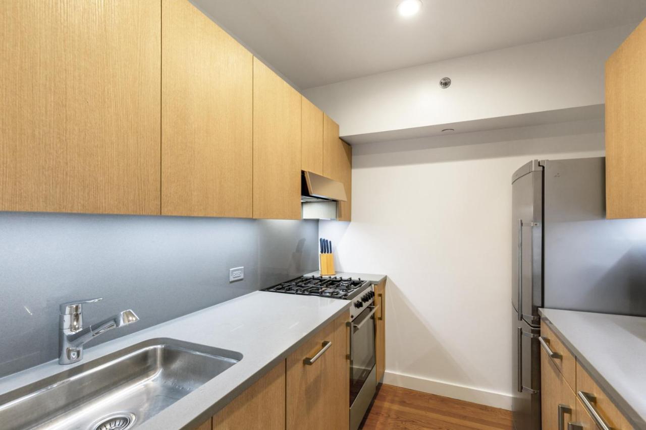 Chelsea 1br W Balcony Doorman Gym Nyc-135 Apartment *