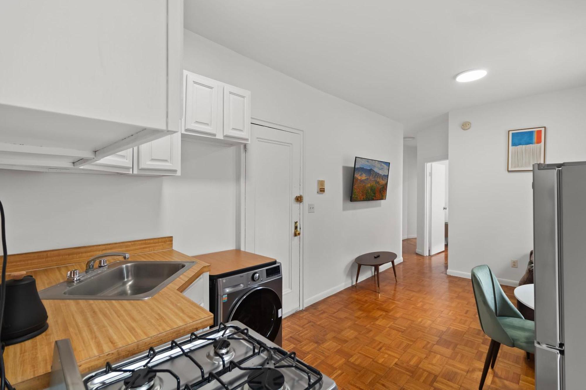 89-3fs Newly Furnished 2br 1bath Ues Apartment