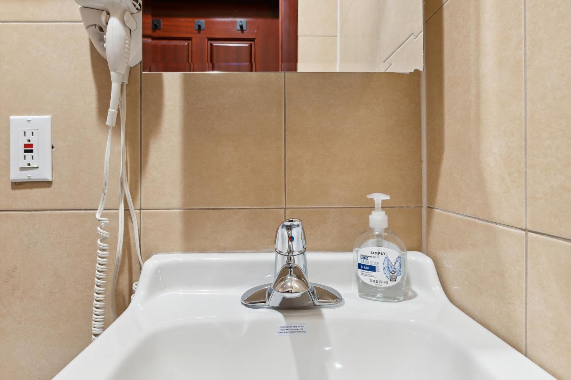 Unique 2bd In Perfect Location Next To Time Square *