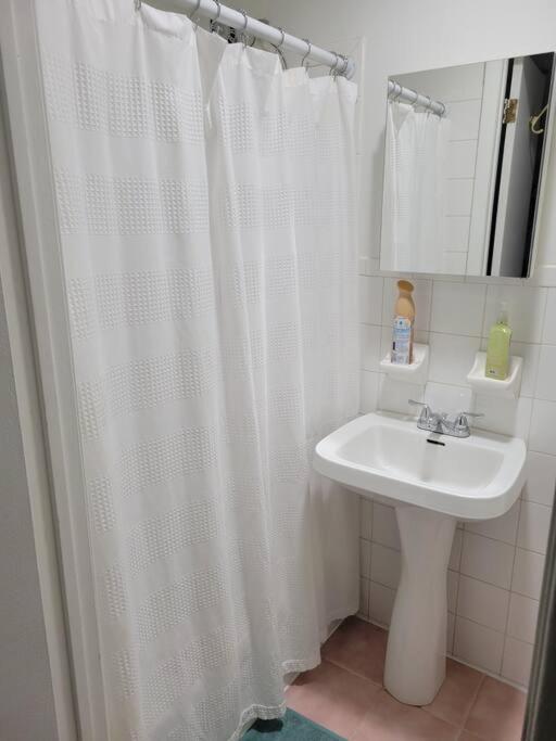 Private Apartment, Not Shared, Near Public Transportation, Super Fast Free Wifi, Due To Ny Restrictions It Only Be Booked For 30 Nights Or More, Even If The Site Allows To Book It, I Will Not Be Able To Accept The Reservation, 30 Nights Minim