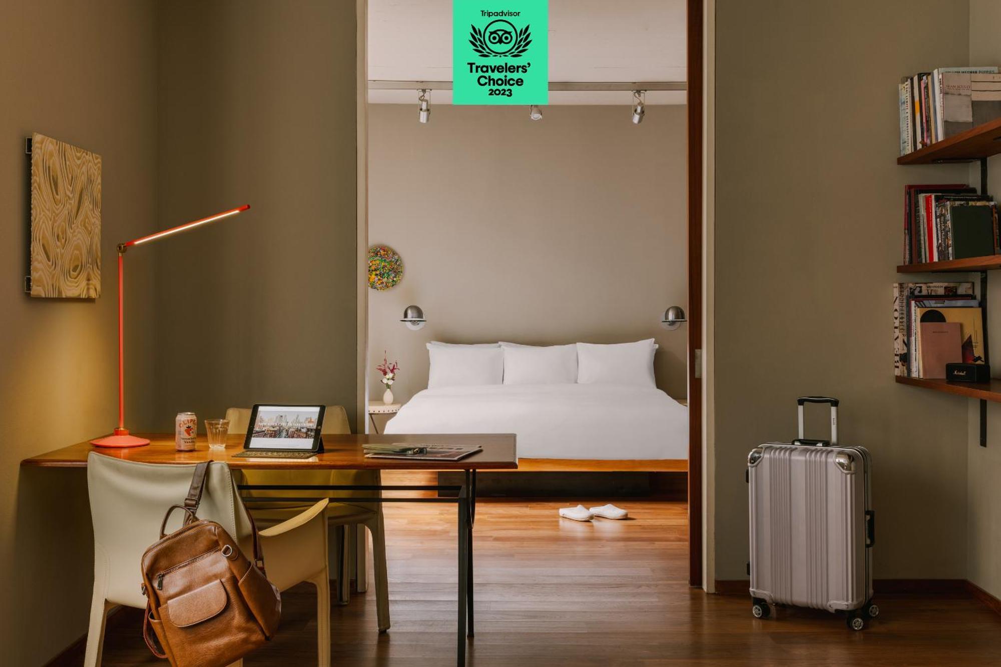 Chambers Powered By Sonder 4*