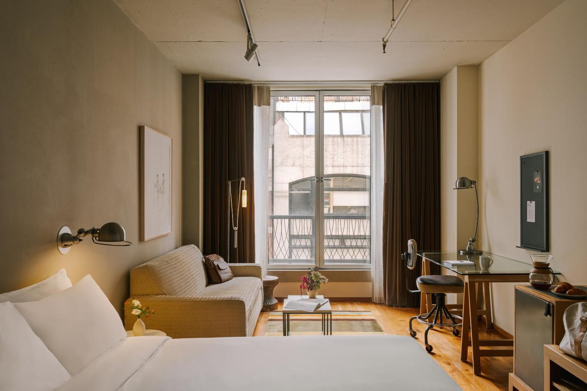 Chambers Powered By Sonder Hotel