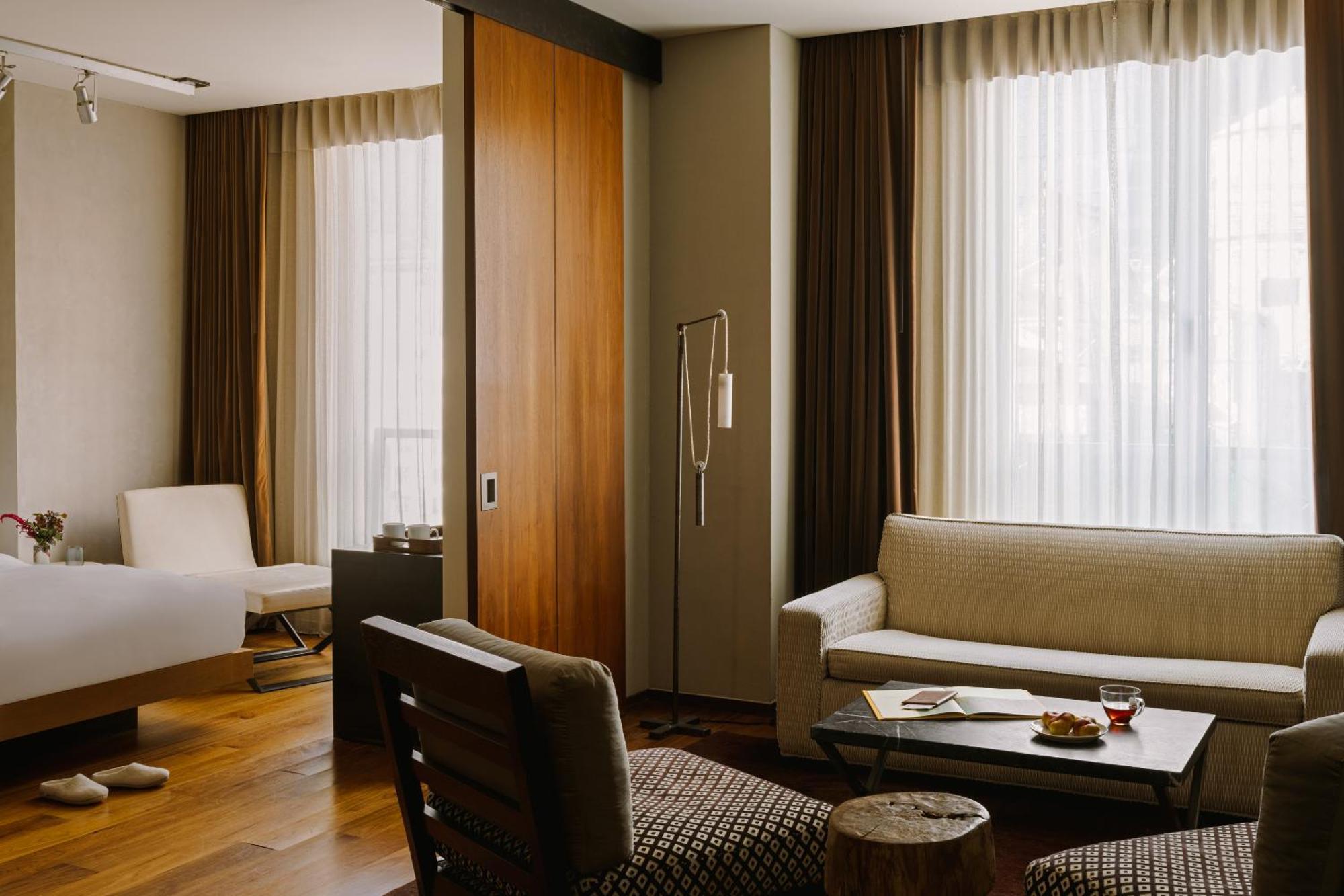 Chambers Powered By Sonder Hotel