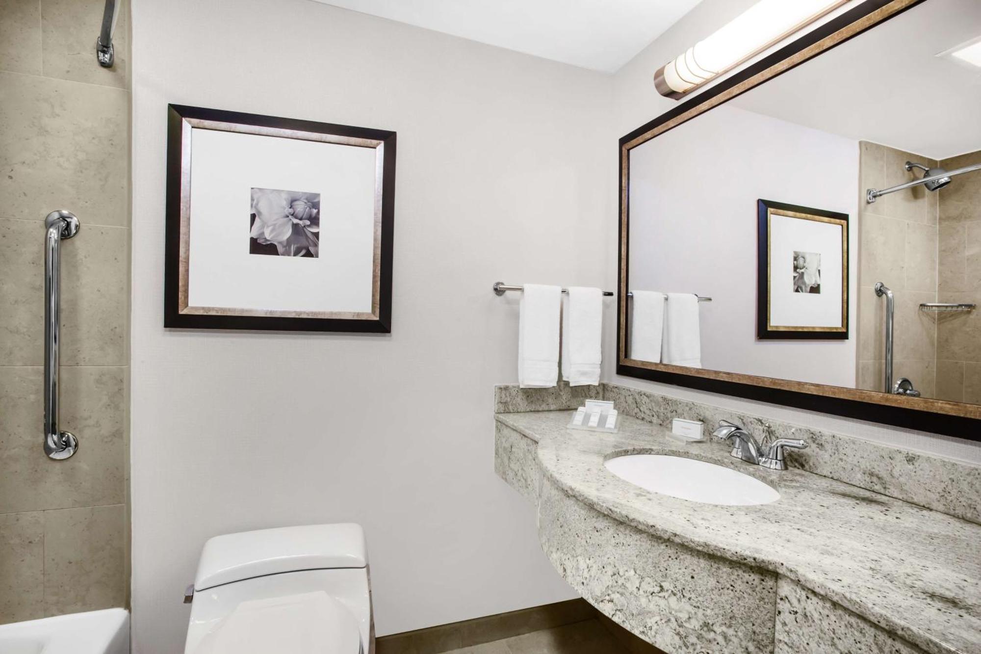 Hilton Garden West 35th Street Hotel 3*
